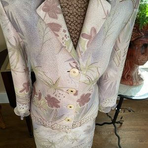 St John skirt suit. Size 4. It’s a beige multicolored with a sparkly thread